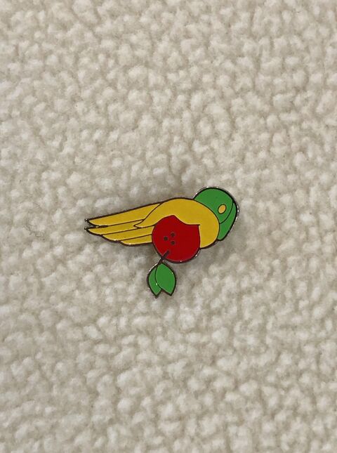Pin 111 room x PINAT "Hand with an apple"