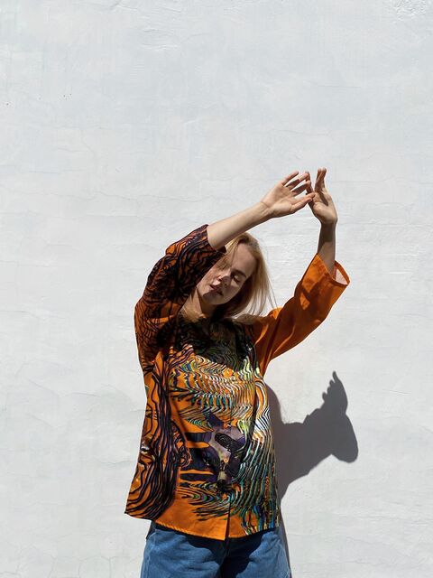 Помаранчева яскрава сорочка