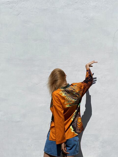 Помаранчева яскрава сорочка