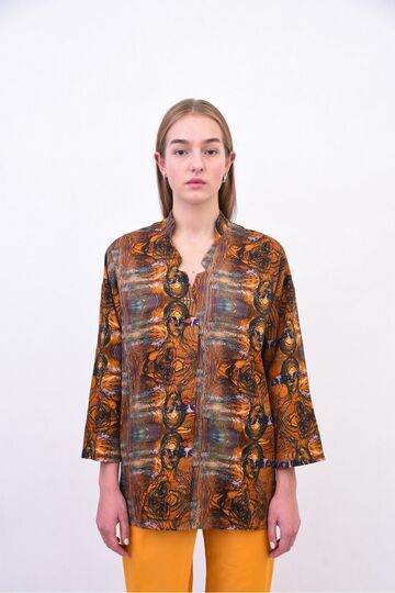 Оранжевая рубашка с лицами