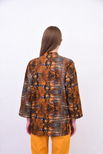 Оранжевая рубашка с лицами