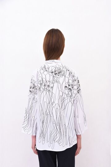 Белая рубашка с черно-белым принтом Люди