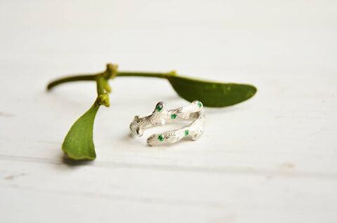 Каблучка з фіанітами Гілочка