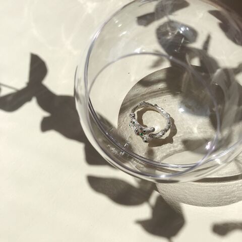 Каблучка з фіанітами Гілочка