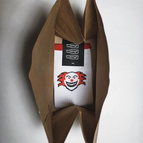 Білі шкарпетки з клоунами