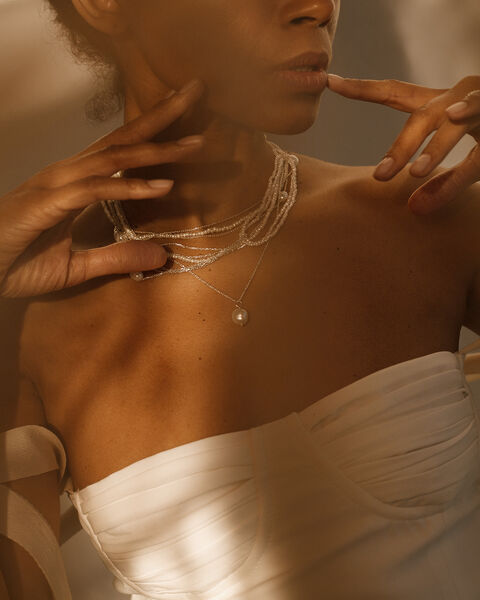 Кулон з білою перлиною