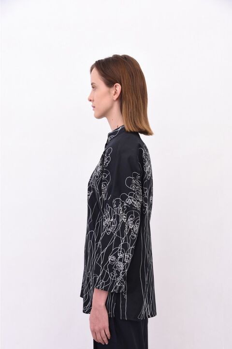 Черная рубашка с черно-белым принтом Люди