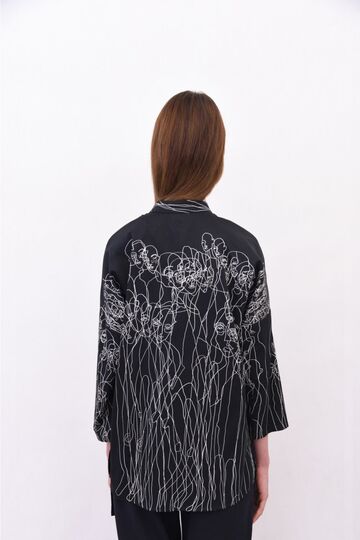 Черная рубашка с черно-белым принтом Люди