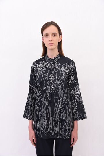 Черная рубашка с черно-белым принтом Люди