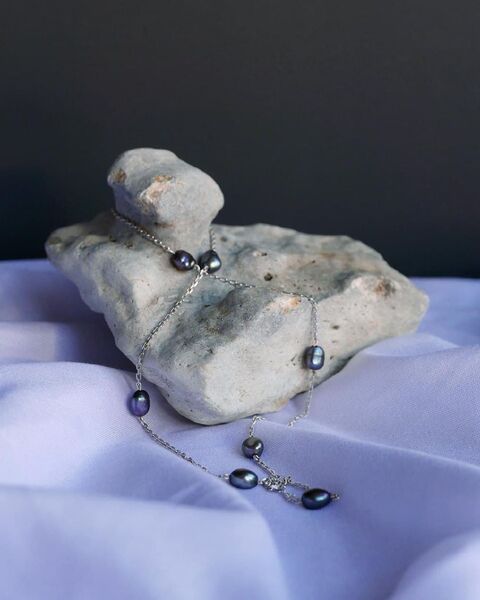 Намисто з темними перлинами