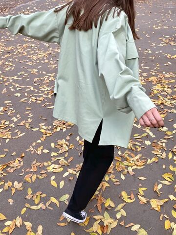 Зеленая рубашка из хлопка со скрытыми пуговицами