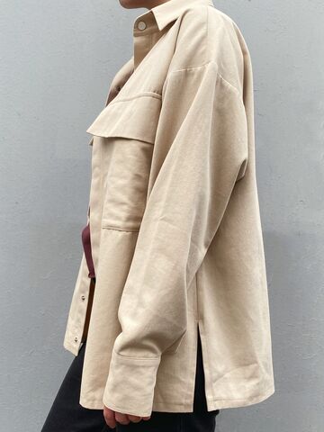 Бежевая рубашка из хлопка со спрятанными пуговицами