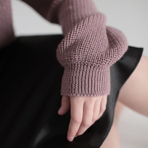 Рожевий светр з горлом