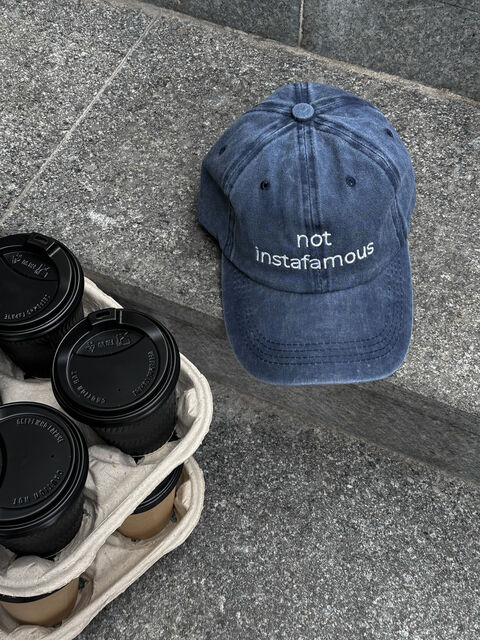 Синя кепка з митого джинсу Not instafamous