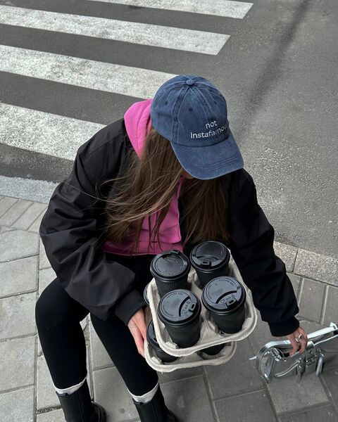 Синя кепка з митого джинсу Not instafamous