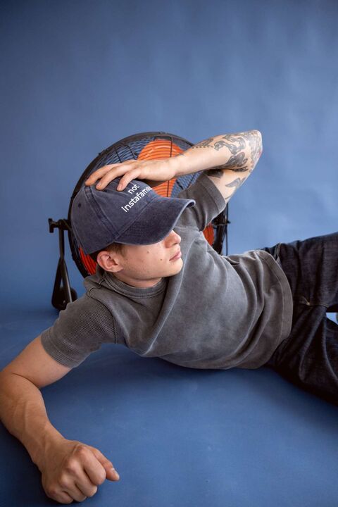 Синя кепка з митого джинсу Not instafamous