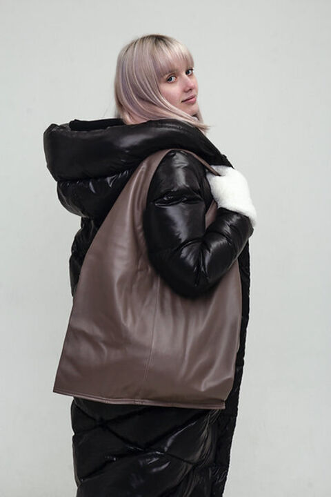 Mocha-colored tote bag with a lining and one handle