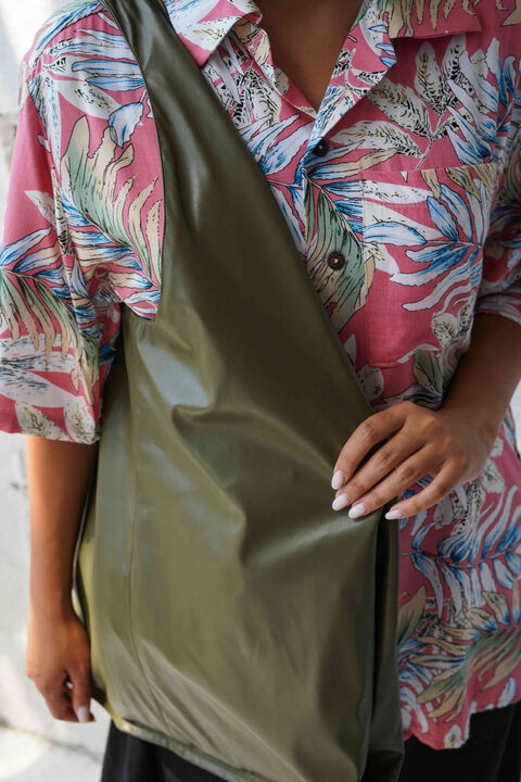 Оливковий шопер з підкладкою та однією ручкою