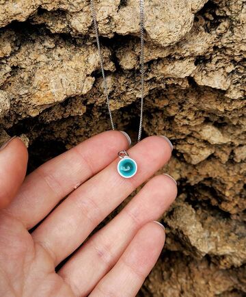 Green teardrop pendant
