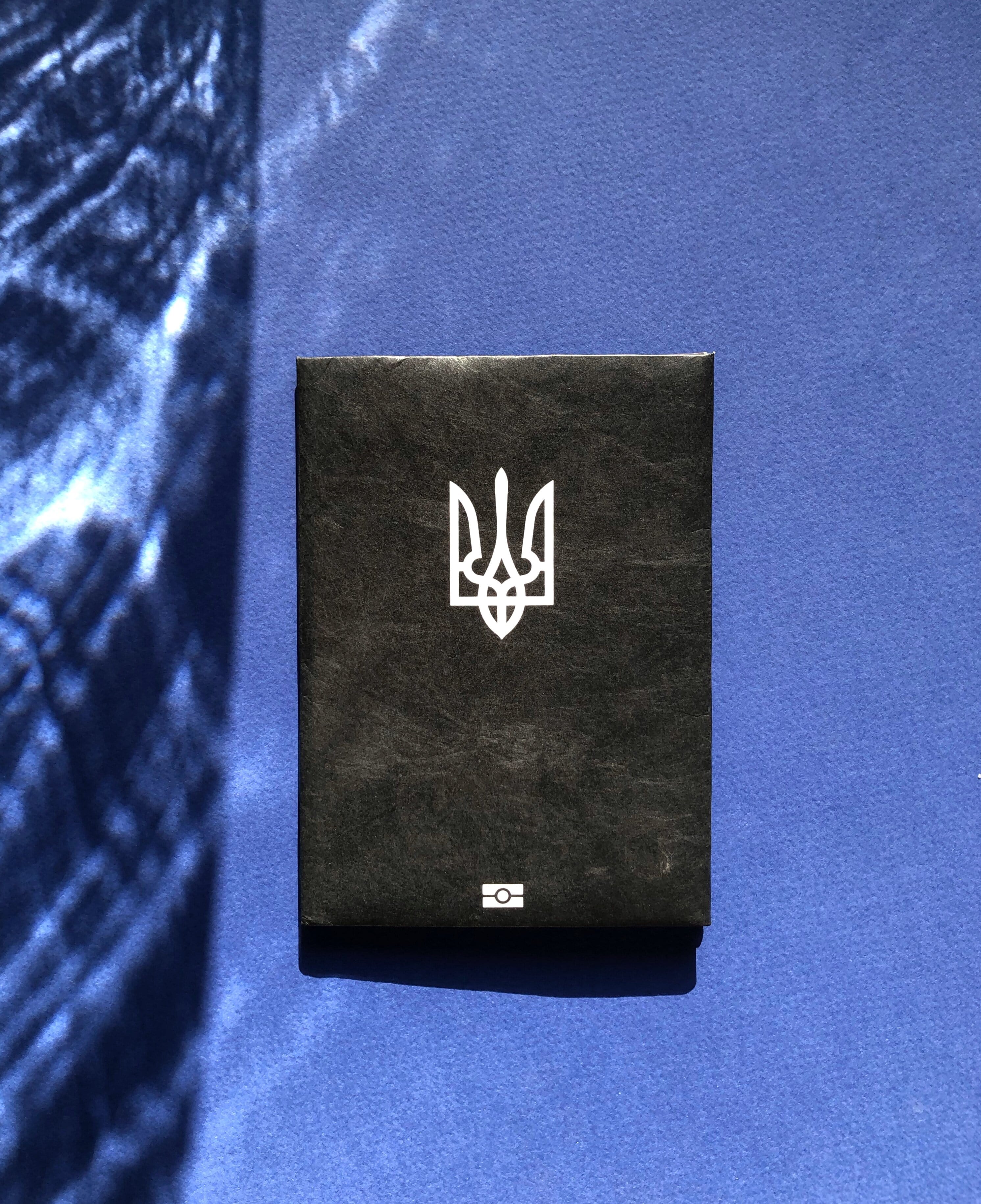 Обкладинка на паспорт Герб України