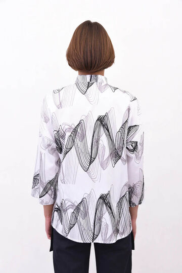 Сорочка в абстрактні хвилі