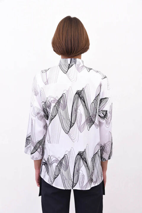 Сорочка в абстрактні хвилі