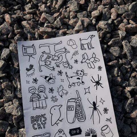 Лист чорно-білих стікерів CryBaby