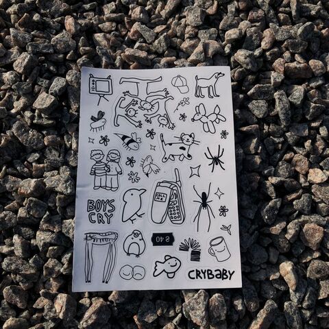 Лист чорно-білих стікерів CryBaby