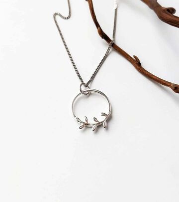 Branch pendant with leaves