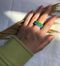 Темно-зеленое объемное кольцо из бисера