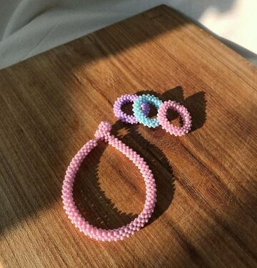 Pink voluminous ring made of beads