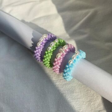 Блакитна об'ємна каблучка з бісеру з перлинами