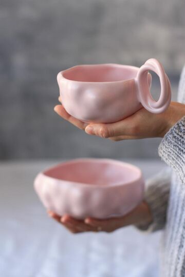 Розовая чашка