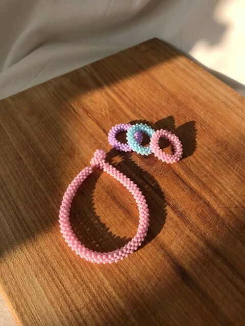 Бузкова об'ємна каблучка з бісеру