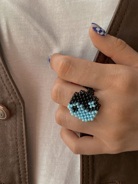 Блакитна з чорним каблучка з бісеру Інь-Ян