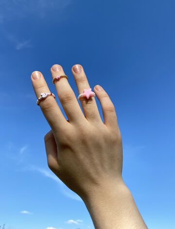 Белое кольцо с розовой звездой