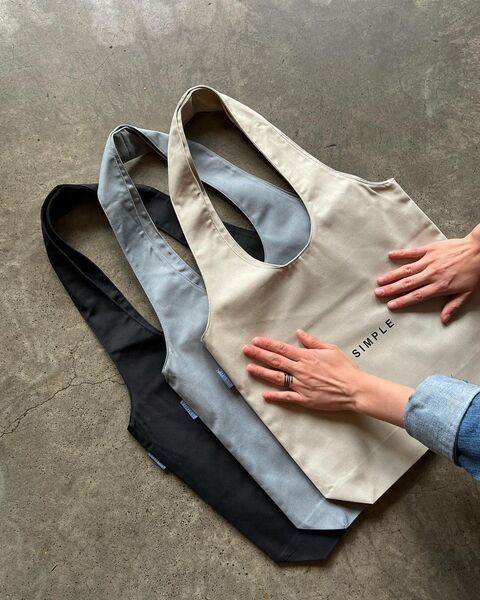 Simple bag black