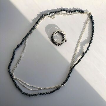 Ожерелье с черными бисерными жемчужинами