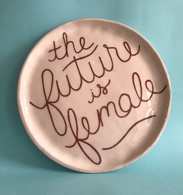 Розовая тарелка Future is Female