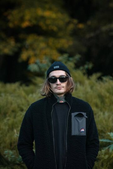 Чорна шапка Alko
