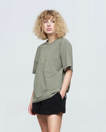 Gray-green t-shirt with pocket and yellow print