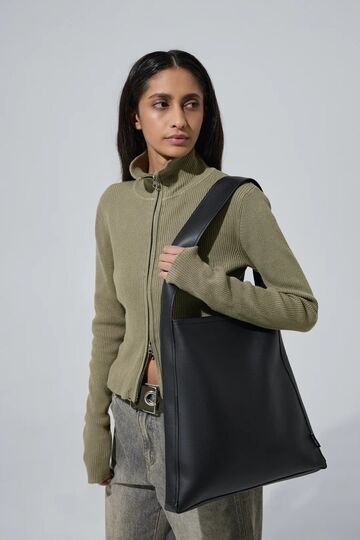 Black shopper Triangle Mini