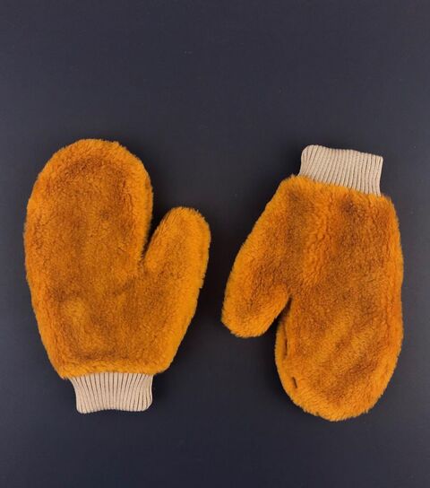 Рыжие рукавички