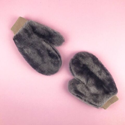 Серые рукавички