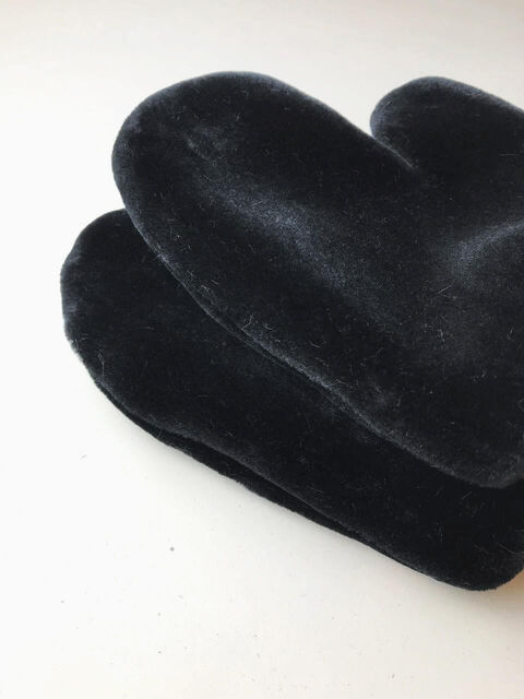 Чорні рукавички