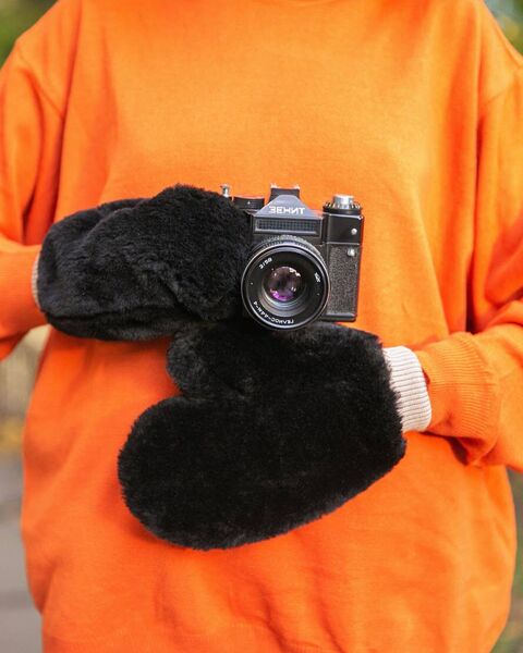 Чорні рукавички