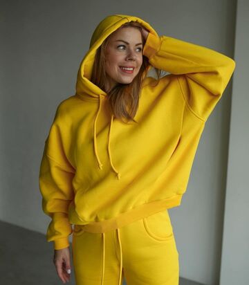 Yellow hoodie with clutch pockets