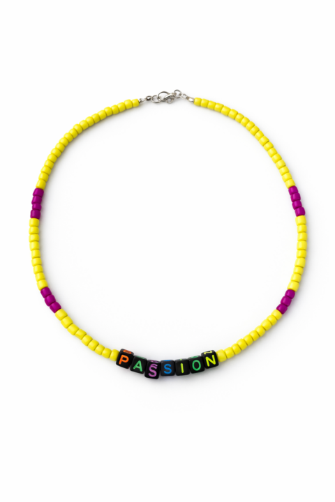 Желтый чокер со словами