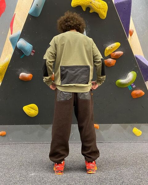 Оливковый свитшот