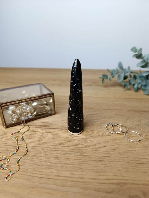 Black large cone for rings